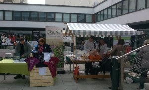 EkoNu! var på plats med info och ekologiska smakprover, bland annat blåbärsshottar av eko-vaniljyoghurt och eko-mjölk.