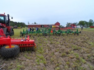 Många ogräsredskap behövs på en 1 000 ha ekologisk spannmålsgård!